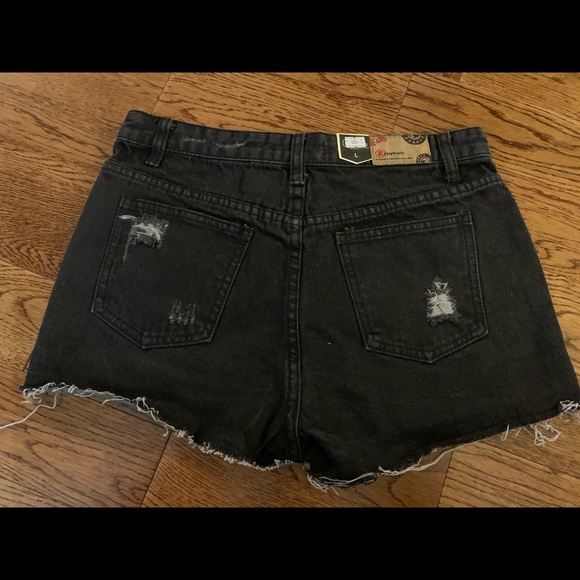 Black shorts - Picture 2 of 2